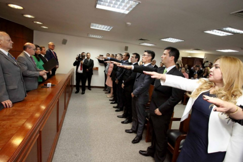 Ministros tomaron juramento a magistrados y agentes fiscales.