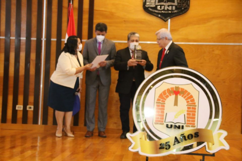 El Ministro Víctor Ríos asistió al acto de conmemoración por los 25 años de la UNI.