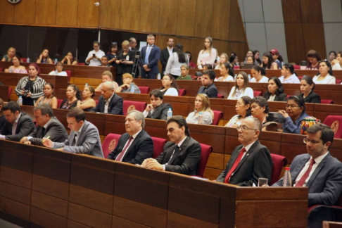 El ministro Eugenio Jiménez Rolón participó de una audiencia pública sobre el proyecto de ley Que establece los lineamientos para la eliminación de la pobreza en la República del Paraguay.