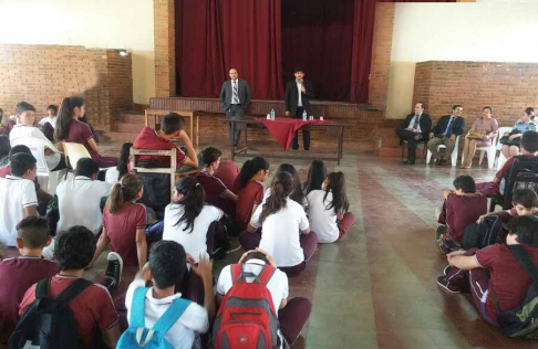 Magistrados y demás autoridades instruyeron a estudiantes de Guairá.