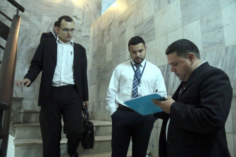 Inspectores de la División de Inspectoría, realizaron controles de horario de salida a funcionarios  en varios puntos del Palacio de Justicia de Asunción.