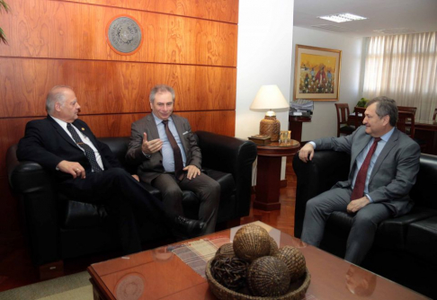 El encuentro tuvo lugar en la sala de presidencia del Palacio de Justicia de Asunción.