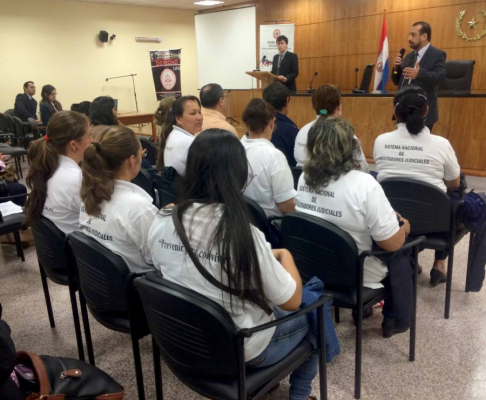 Estudiantes de Derecho colaboraron con charlas educativas en el Palacio de Justicia de Encarnación.