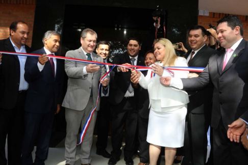 Con la presencia de la máxima autoridad judicial, Eugenio Jiménez Rolón, acompañado del ministro Manuel Ramírez Candia, se procedió a la inauguración de la sede del Juzgado de Paz de Ñemby.