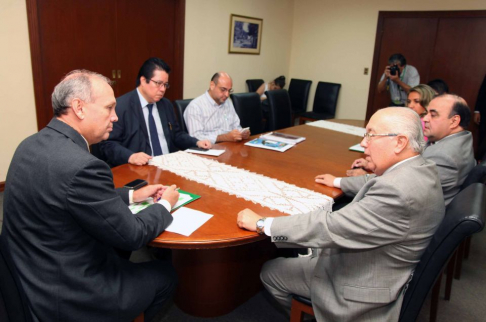 El ministro Miguel Óscar Bajac, acompañado de su equipo de trabajo, se reunió con el intendente de Asunción, Mario Ferreiro.