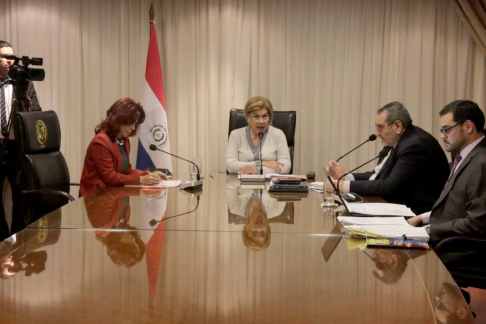 La Sala Constitucional de la CSJ está integrada por las ministras Gladys Bareiro de Módica y Myriam Peña, además del ministro Antonio Fretes.