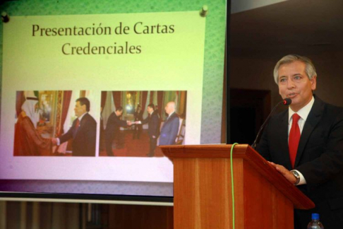 El abogado Luis Caballero presenta el contenido del seminario.