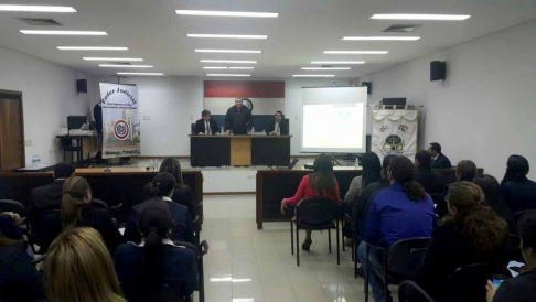 El taller sobre medio ambiente se llevó a cabo en el Palacio de Justicia de la ciudad de San Juan Bautista, Misiones.