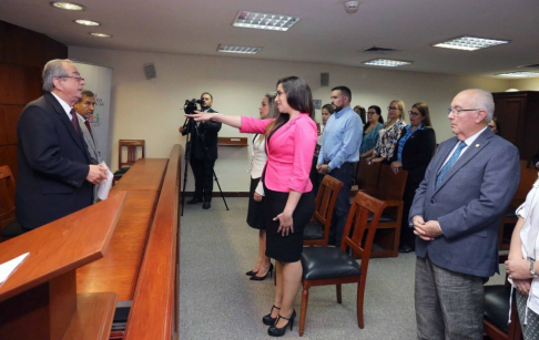 Esta mañana en la Sala de Conferencias del Palacio de Justicia de Asunción se llevó a cabo el acto de juramento.