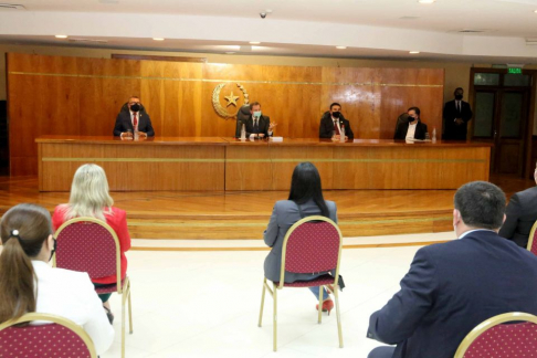 Titular de la Corte expuso sobre el Amparo y las medidas de urgencia en el Salón Auditorio del Poder Judicial.