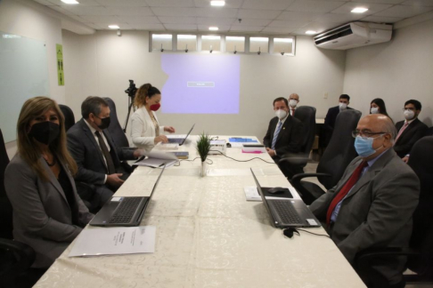 El Tribunal Examinador del 16º Concurso de Oposición para Notarios de la República del Paraguay se encuentra en el predio de la SND elaborando el examen.