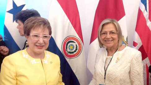 La ministra, doctora Alicia Pucheta junto a la ministra Margarita Beatriz Luna Ramos.