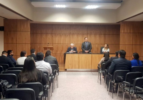 Los exámenes se llevaron a cabo en la sede judicial de Puerto Casado, con la presencia del ministro responsable, Alberto Martínez Simón
