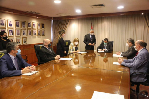 El titular de la CSJ, doctor Alberto Martínez Simón, firmó una adenda al convenio de cooperación con el Ministerio Público, junto a la fiscala general del Estado, doctora Sandra Quiñónez. 