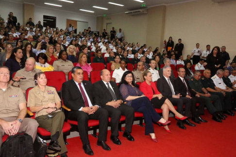 Ministra Llanes participó del panel “Mujer, paz y seguridad”.