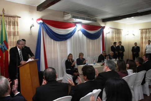 El presidente de la Corte, doctor José Raúl Torres Kirmser, dirigiéndose a los presentes durante el Día de Gobierno en Hohenau.