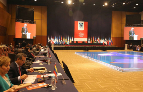 Representantes de diferentes grupos de trabajo presentaron sus conclusiones al Pleno de la Cumbre.
