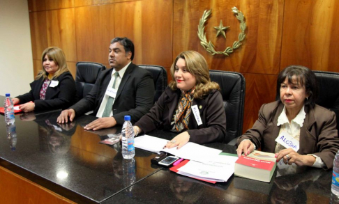 La charla tuvo lugar en la Sala de Conferencias N° 1 del Octavo Piso de la Torre Norte del Palacio de Justicia de Asunción.