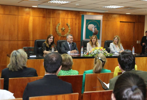 En el marco del convenio firmado entre la Universidad de Salamanca (USAL) y la Asociación de Jueces del Paraguay (AJP), esta mañana se presentó la Maestría en Política Criminal y Derechos Humanos.