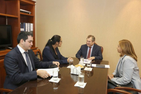 La ministra de la Seprelad, María Epifanía González, agradeció la predisposición del ministro Eugenio Jiménez Rolón para acciones futuras de trabajo en conjunto.