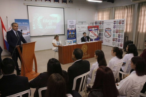 El Presidente del Consejo de Administración de la Circunscripción Judicial de Caaguazú, el Dr. Miguel Ángel González, estuvo presente en la charla.