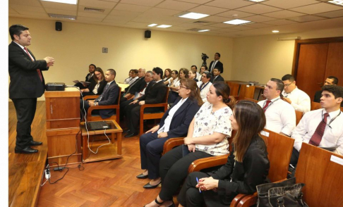 El titular de la Dirección de Comunicación de la CSJ, abogado Luis Giménez dio apertura al taller y se refirió al desarrollo de la campaña que se inició en septiembre pasado.