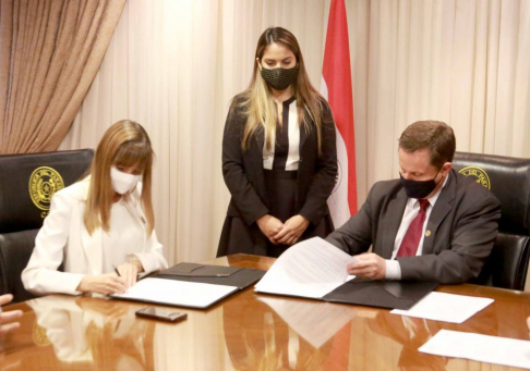 El presidente de la Corte Suprema de Justicia, doctor Alberto Martínez Simón, encabezó el acto de la firma de convenio con el Ministerio de Trabajo, representado por Carla Bacigalupo.