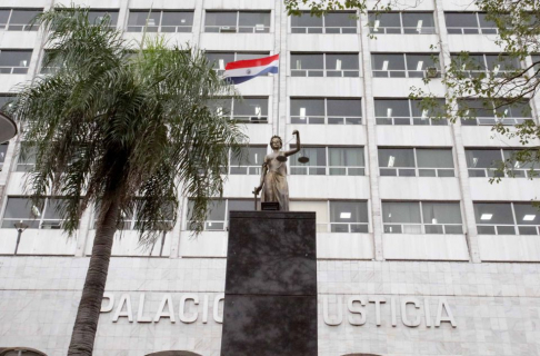 El ministro Eugenio Jiménez Rolón informó que por medio del convenio entre la CSJ y la Universidad Autónoma de Asunción (UAA), se habilita el descuento del 30% para funcionarios del Poder Judicial.