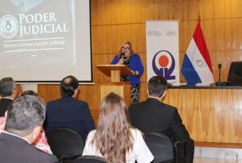 La directora de la Dirección de Mediación de la Corte Suprema de Justicia, magíster Gladys Alfonso de Bareiro, tuvo a su cargo la apertura del evento. 