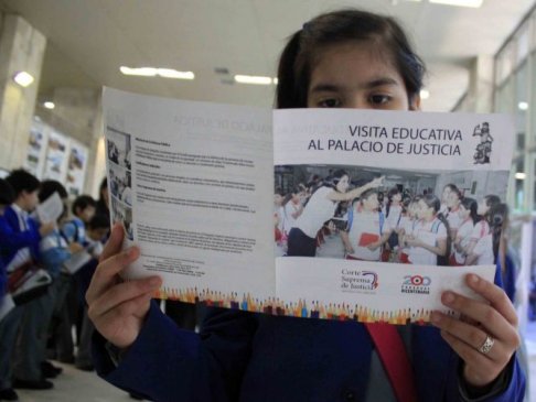 Alumnos del Colegio San José Apostólico se interiorizaron sobre la campaña "Educando en Justicia".