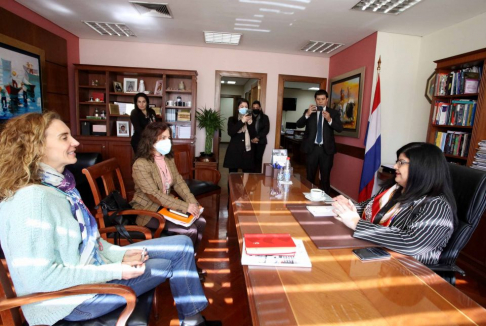 Ministra Llanes recibió a la responsable del Área de Igualdad de Género de España, Mar Humberto y a Silvia López Safi, responsable de la Secretaría de Género.