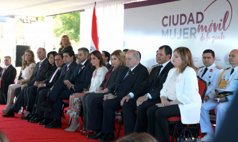 El ministro de la CSJ, Luis María Benitez Riera estuvo esta mañana participando del lanzamiento del proyecto de “Ciudad Mujer Móvil”.