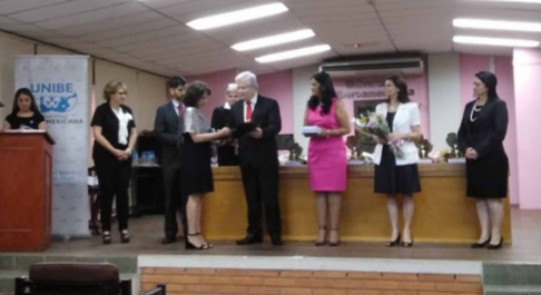 La premiación se realizó en la inauguración del VII Foro de Investigadores de la Universidad Iberoamericana.