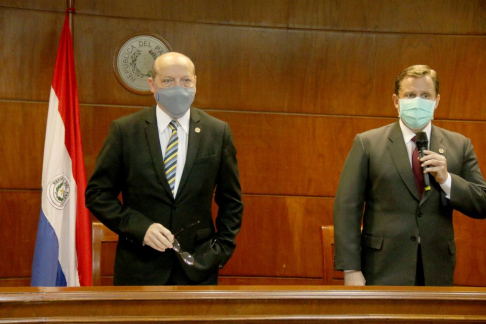 Ministro Alberto Martínez Simón, presidente saliente, en compañía del nuevo titular de la máxima instancia judicial, doctor César Diesel.