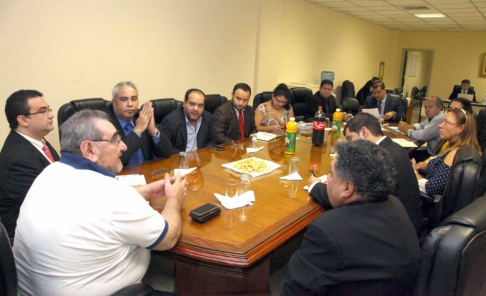La reunión se desarrolló en la Dirección de Derecho Ambiental, en la sede judicial de Asunción.