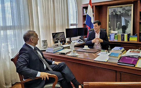Ministro Ríos se reunió con importante magistrado constitucionalista.