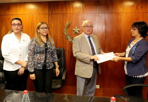 Asociación de Jueces de Paz otorgó un reconocimiento al ministro Miguel Óscar Bajac.