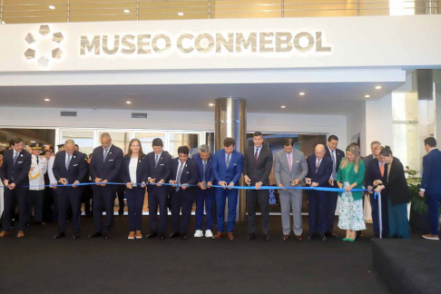 Ministro César Diesel participó en el acto de reapertura del Museo Conmebol.