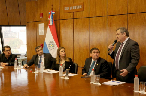 El presidente de la Corte Suprema de Justicia, Eugenio Jiménez Rolón, celebró la iniciativa de las autoridades parlamentarias y judiciales.