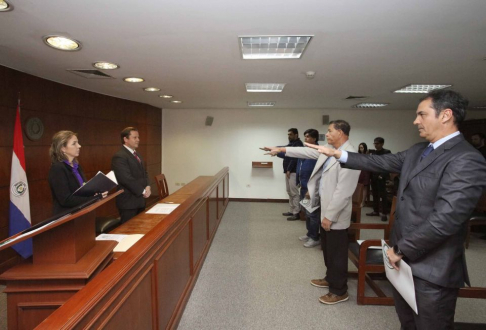 El acto se llevó a cabo en la sala de conferencias del 9° piso del Palacio de Justicia en Asunción.