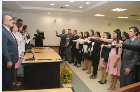 La ministra de la Corte Suprema de Justicia y superintendente de la Circunscripción Judicial de Amambay, doctora Miryam Peña Candia, tomó juramento de ley a 27 abogados.