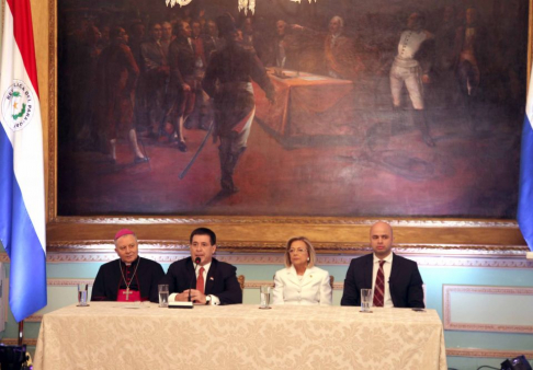 El nuncio Eliseo Ariotti, el primer mandatario, Horacio Cartes; la titular de la Corte, Alicia Pucheta; y el ministro de Justicia, Ever Martínez, integraron la mesa de honor.