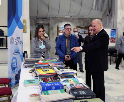 Con presencia del ministro Luis María Benítez Riera se realizó la colecta de libros para internos becados de la Penitenciaría Industrial La Esperanza.