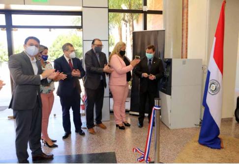 Los ministros asistieron a la habilitación de un cajero automático, perteneciente al BNF, instalado en el predio del local judicial de Puerto Casado.