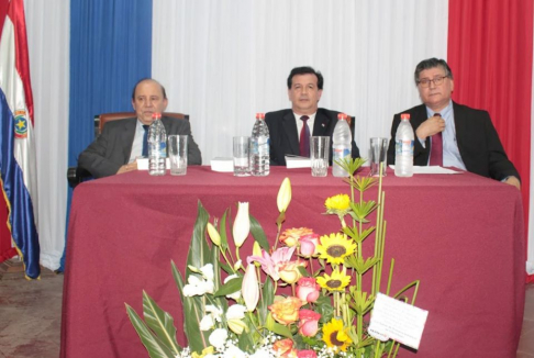 La presentación de la obra se llevó a cabo en la sede de la Facultad de Ciencias Políticas y Sociales de la Universidad Nacional de Asunción