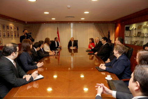 Reunión entre el presidente de la Corte Suprema, Luis María Benítez Riera, técnicos de Chile, miembros del Consejo de Administración y ejecutivos de Usaid y Ceamso.