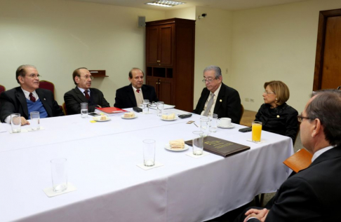 La reunión se desarrolló en el noveno piso de la sede judicial de Asunción.