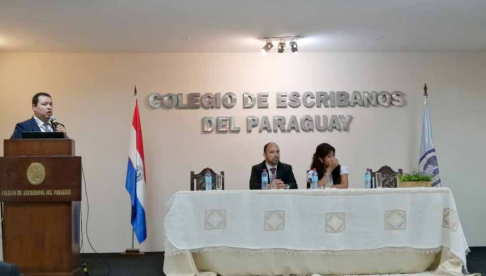 La actividad, dirigida a sus socios y personas interesadas de esa esfera laboral, fue desarrollada en el Salón Auditorio del Colegio de Escribanos del Paraguay.
