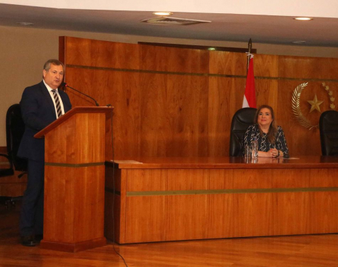 El acto tuvo la presencia del doctor Eugenio Jiménez Rolón, ministro responsable de la Dirección de Mediación.