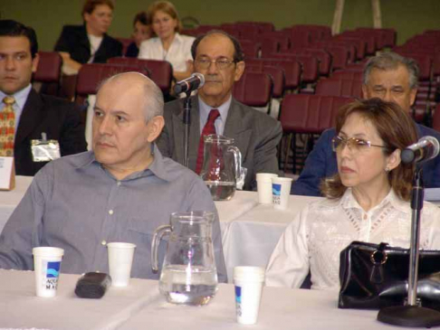 Juan Pío Paiva acompañado de su esposa, durante la audiencia oral y pública.